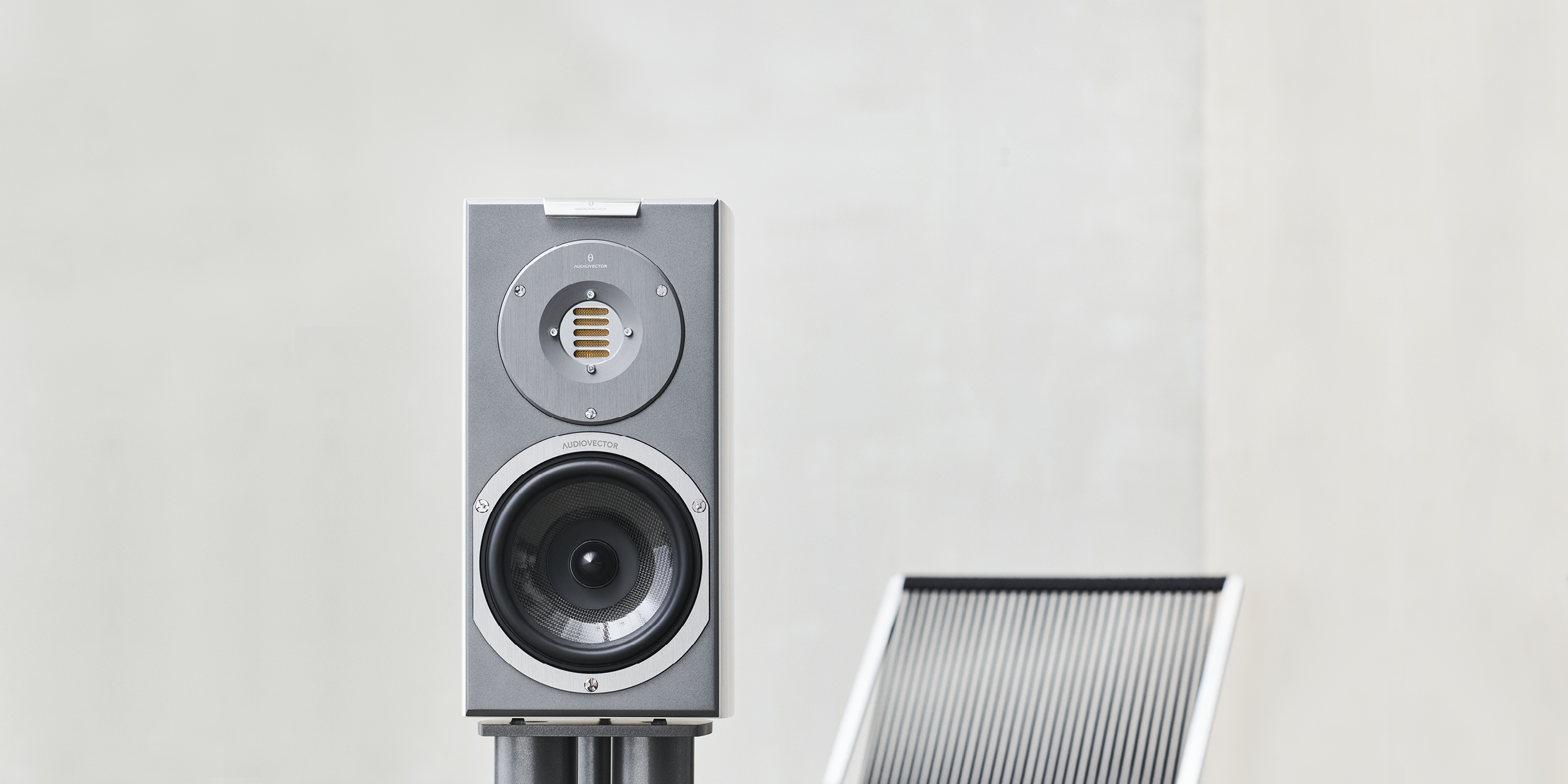 Audiovector R 1 Arreté