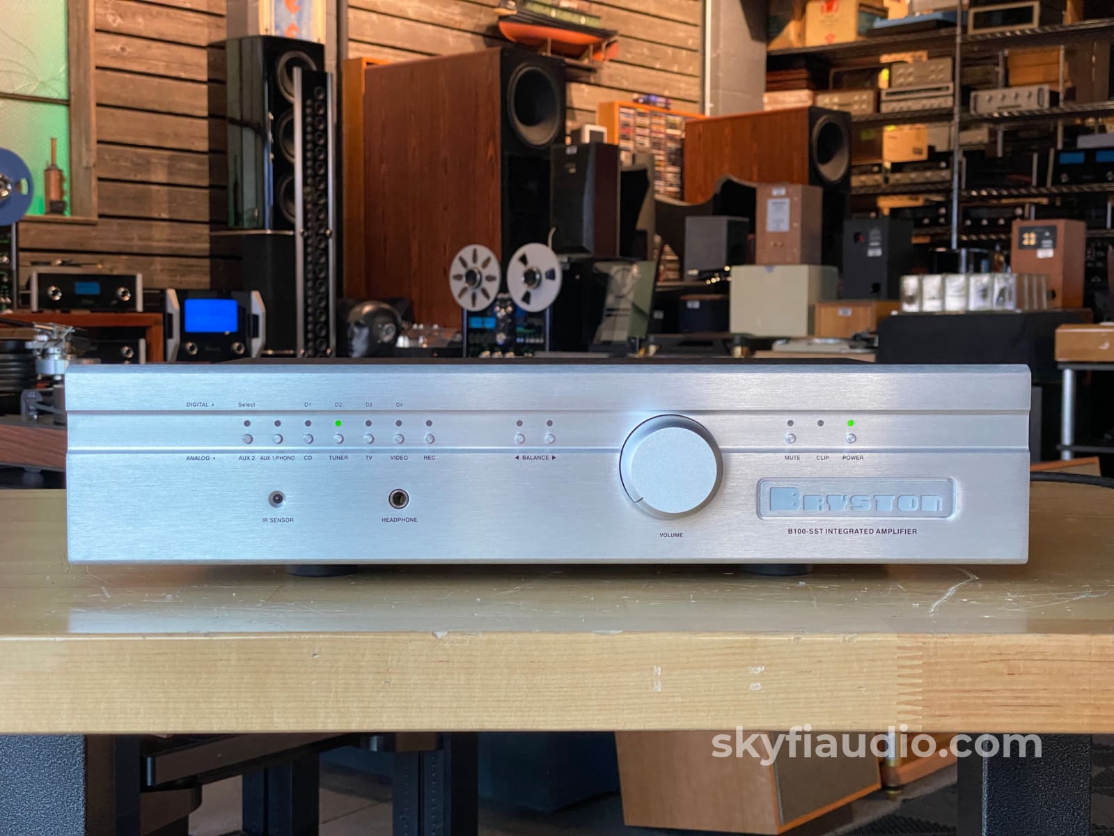 Bryston B100 SST