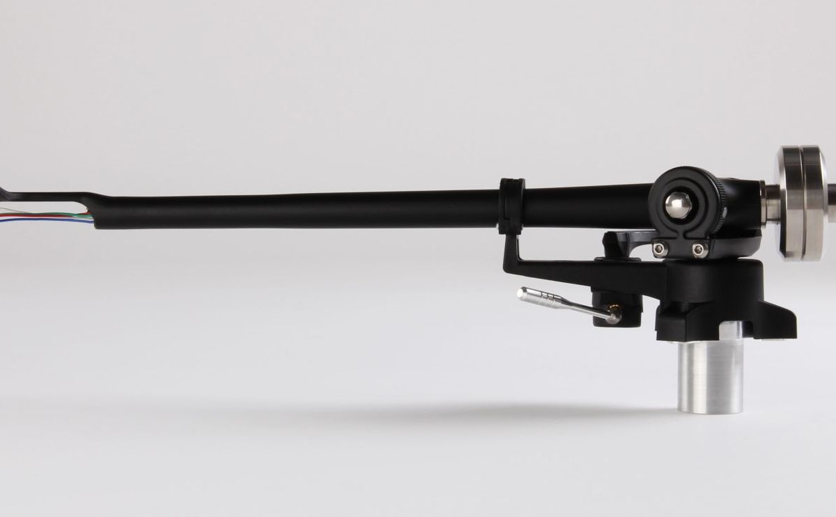 Rega RB880