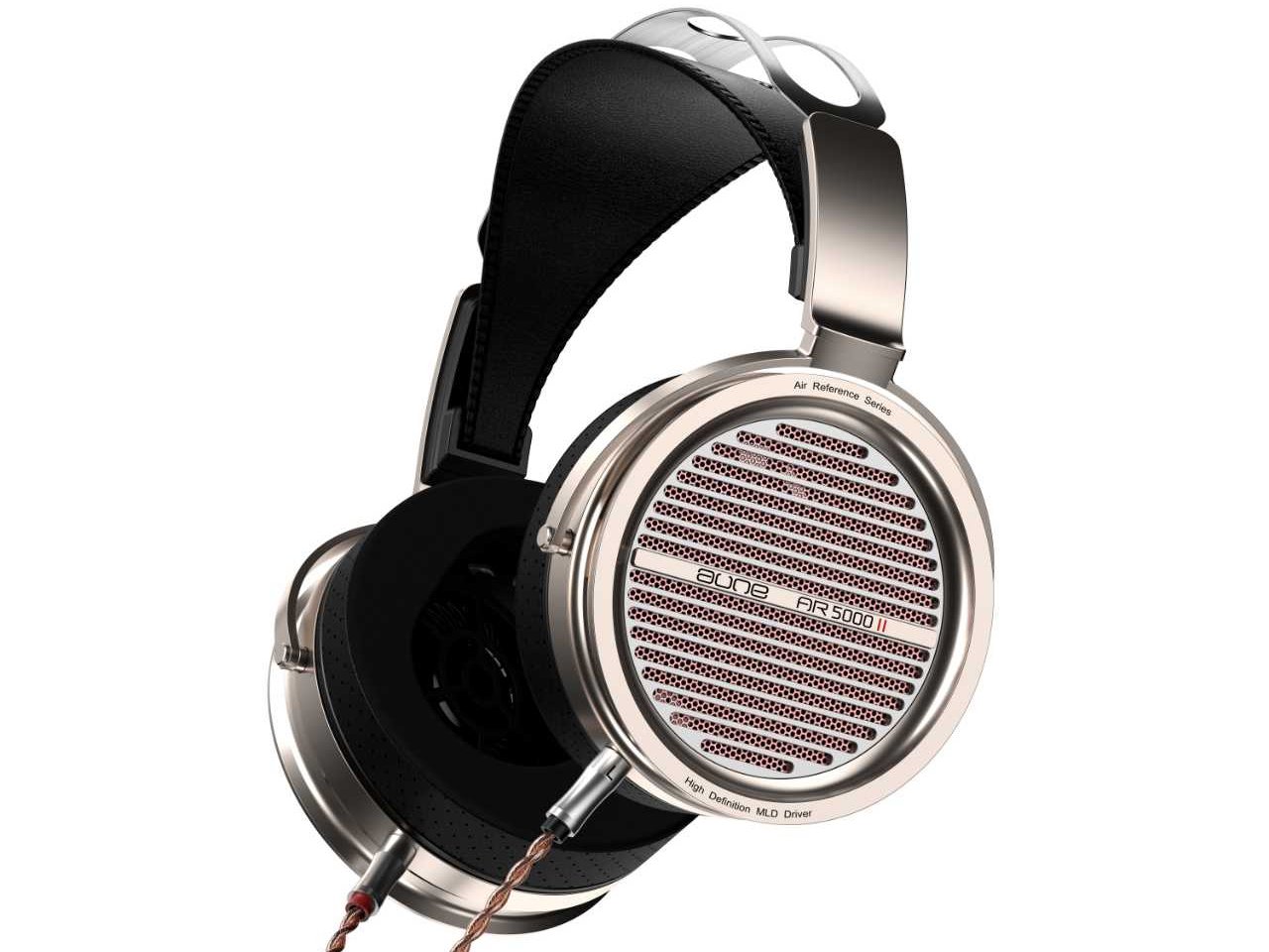 The AR5000 MK2 with its braided cable. Photo: Aune.