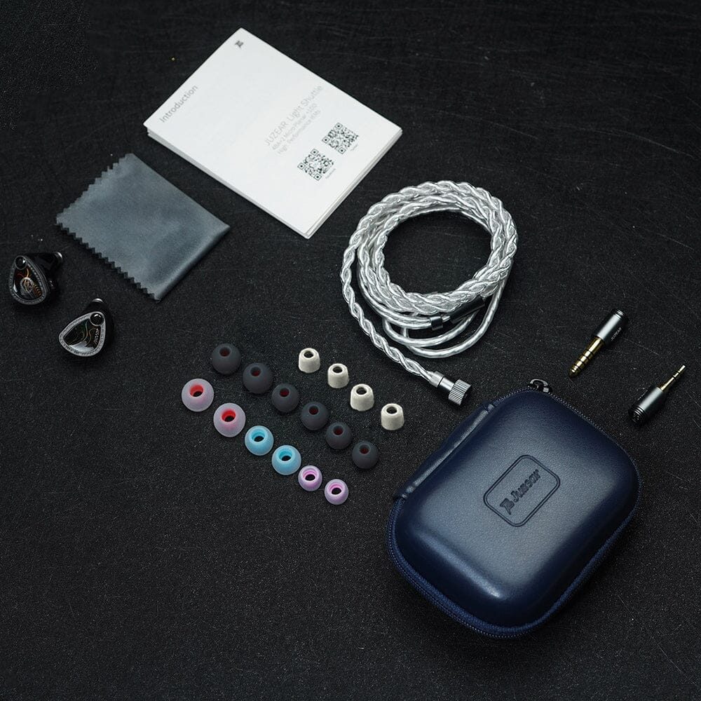 What comes in the box. Photo: Juzear.