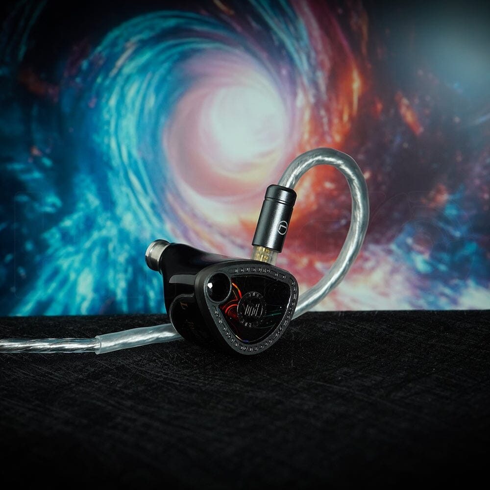 With the modular cable. Photo: Juzear.