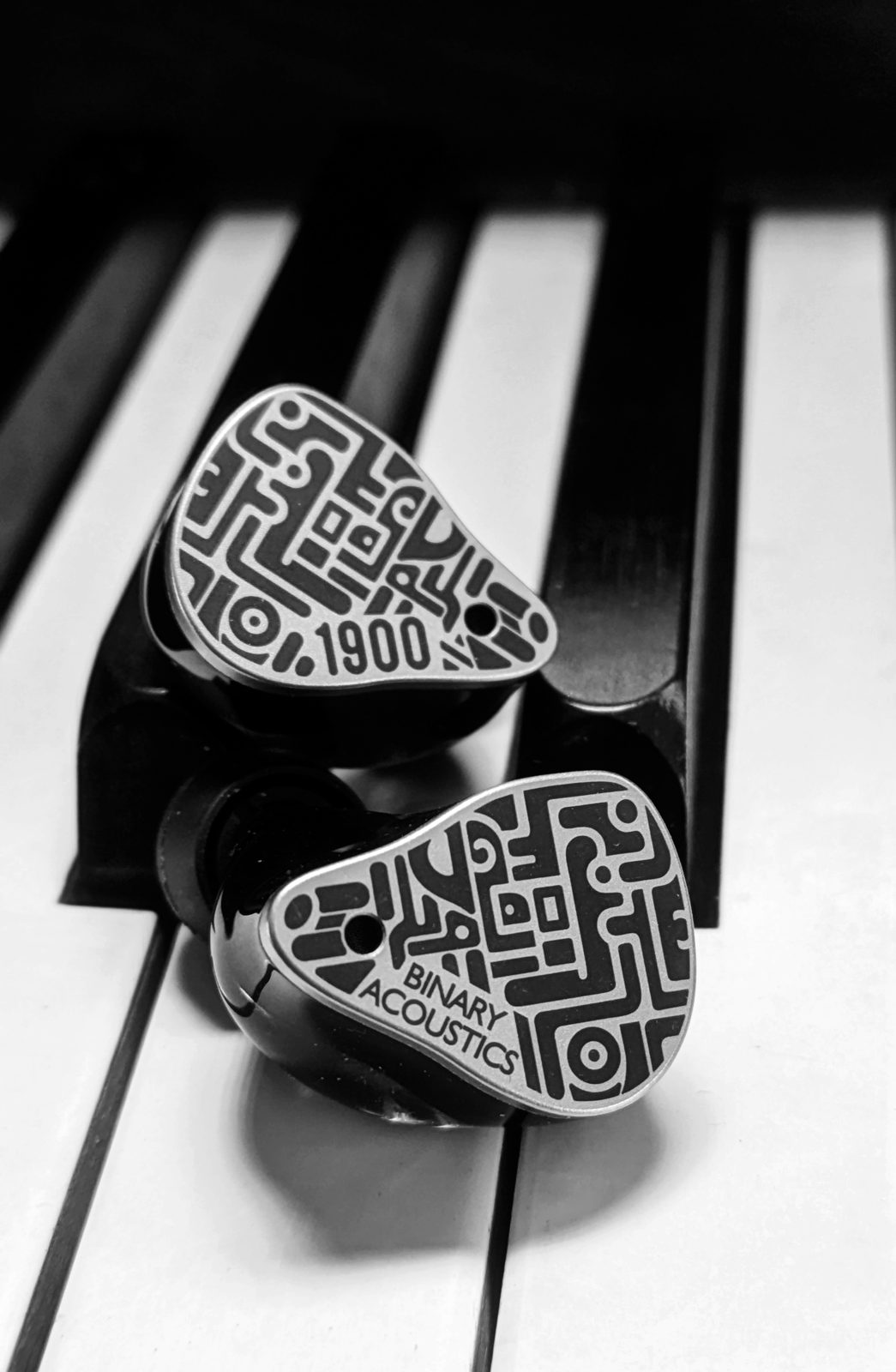 Faceplate close-up: the engraved musical-note and piano-part maze. Photo: Sonic Compass.