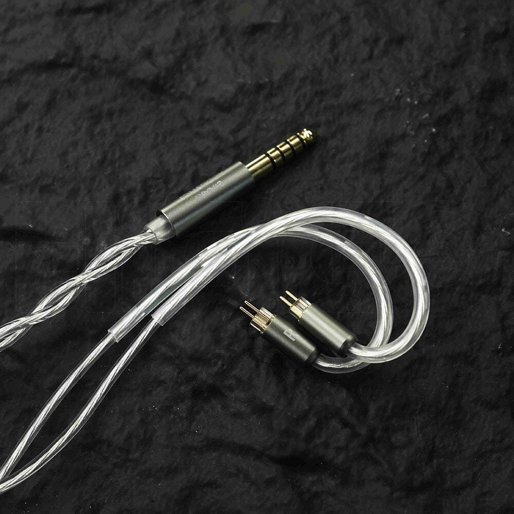 Plug and 2-pin connectors. Photo: Binary Acoustics / HiFiGo.
