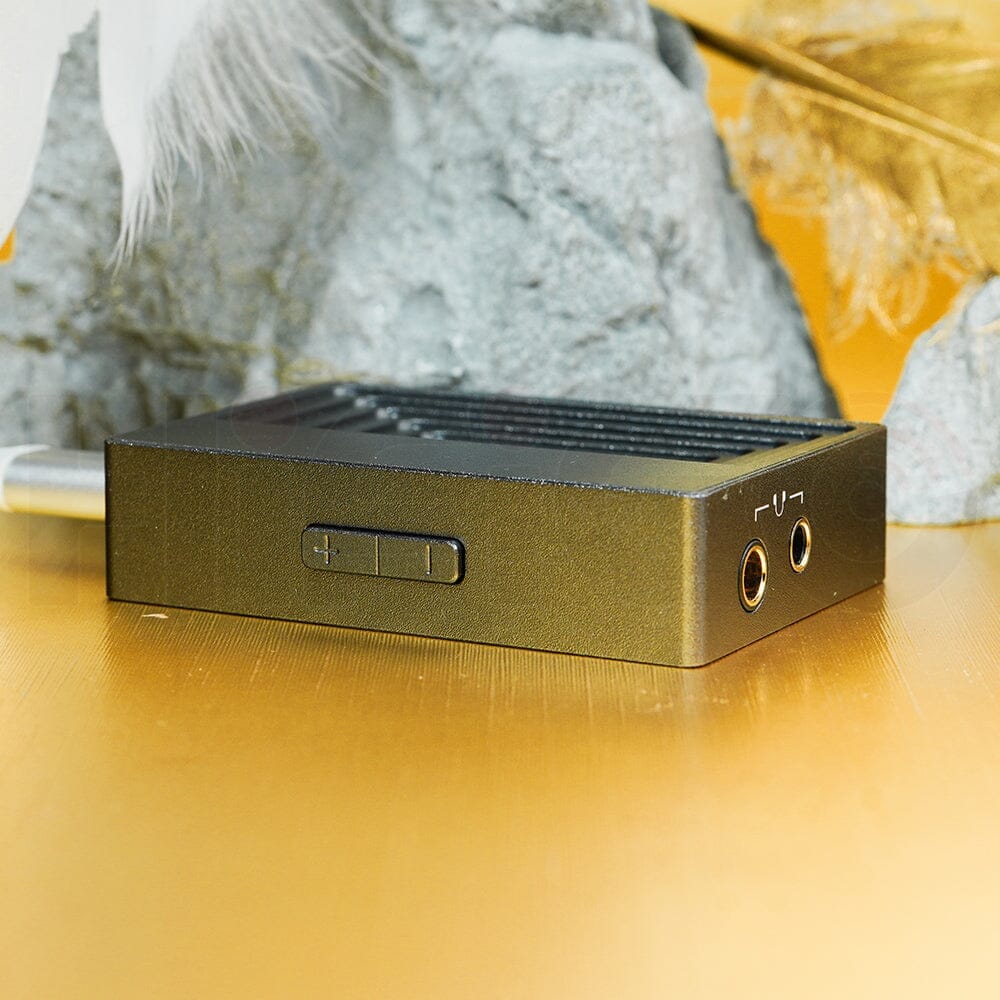 Side of the unit showing the volume rocker and the two headphone outputs. Photo: Muse HiFi / HiFiGo.