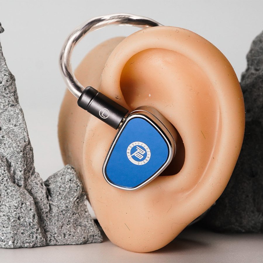 The fit in the ear. Photo: Juzear.