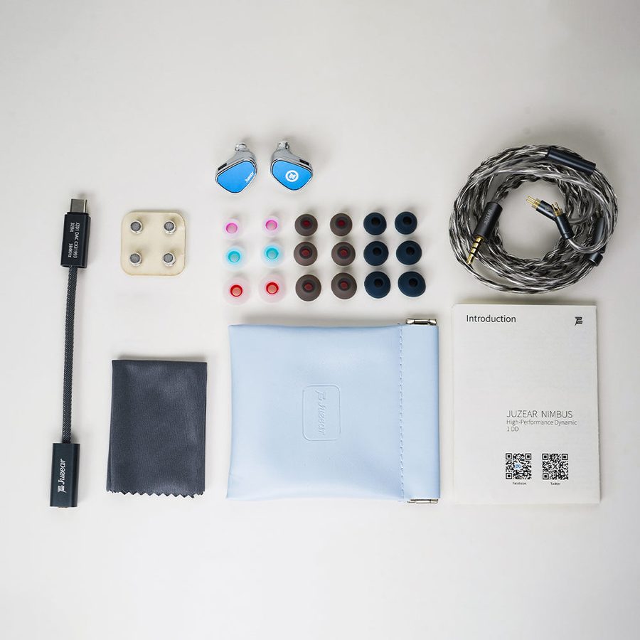 Earpieces, cable, USB-C dongle, tips, pouch and cloth. Photo: Juzear.