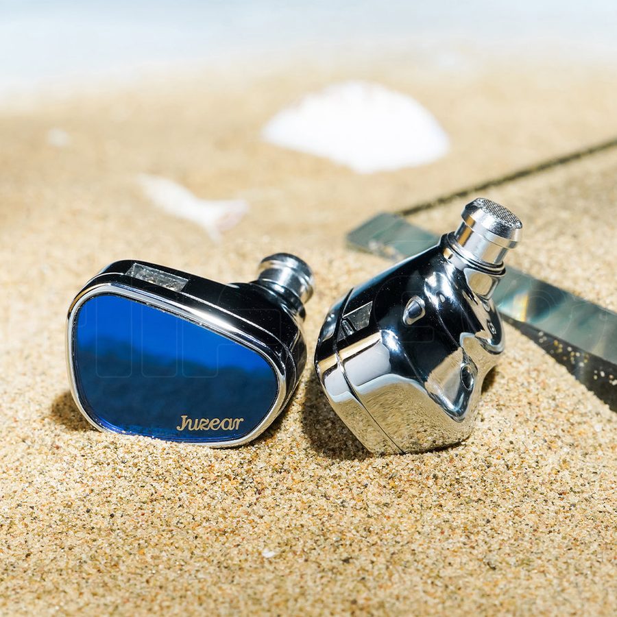 The mirror-polished zinc alloy. Photo: Juzear.