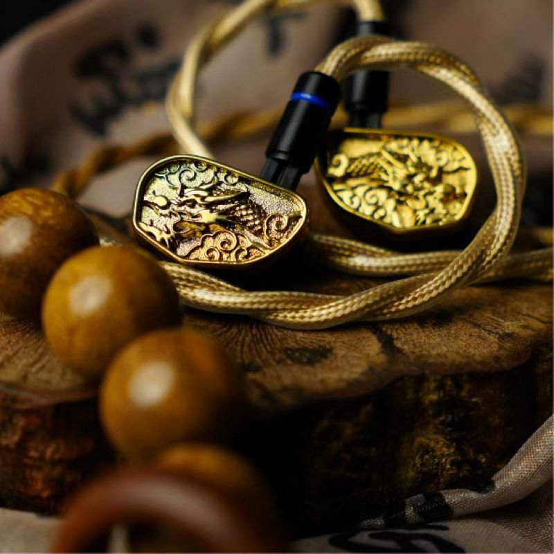 The Li Zhi shells with the golden dragon faceplate. Photo: Tangzu.